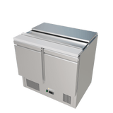 CUBO Saladette mit Deckel 240L - Kühlwerkbank mit 2 Türen - Edelstahl - Inklusive GN-Behälter - 900(B) x 700(T)mm - CS-S900