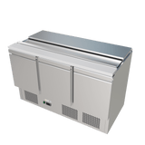 CUBO Saladette mit Deckel 368L - 3-türige Kühlwerkbank - Edelstahl - Inklusive GN-Behälter - 1365(B) x 700(T)mm - CS-S903